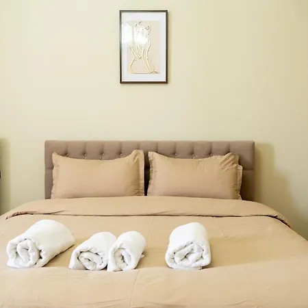 Papa's Apartmet Тирана